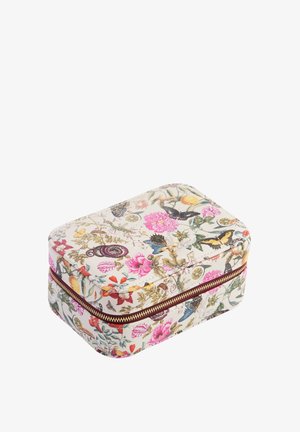 Rektangulär blommig kosmetikväska med en krämfärgad bakgrund, prydd med färgglada blommor, fjärilar och en vinröd dragkedja. Texturerad yta.