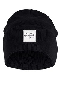 Zwarte gebreide beanie met een omgeslagen rand en een wit rechthoekig label met tekst. Gemaakt van 100% acrylmateriaal, zachte textuur.