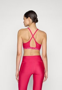 Under Armour CROSSBACK LOW - Sports-BH-er med lett støtte - shaded fuchsia/white