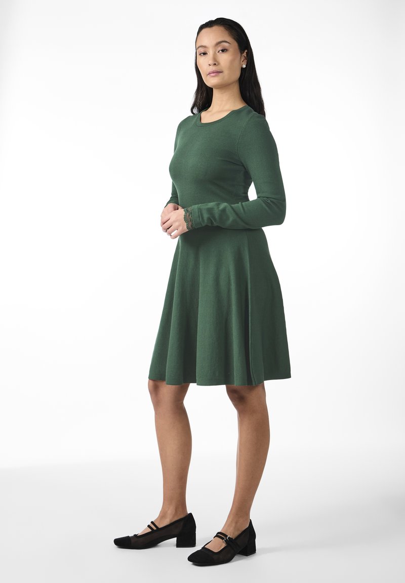 YAS Gebreide jurk donkergroen YAS Gebreide jurk donkergroen