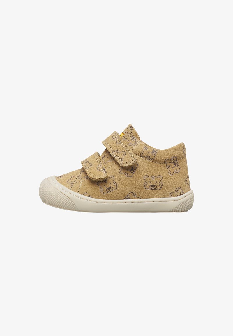 Chaussure pour tout-petit beige avec double fermeture à scratch, semelle en caoutchouc et motifs répétés de têtes de tigre dessin animé imprimés sur la tige en daim.