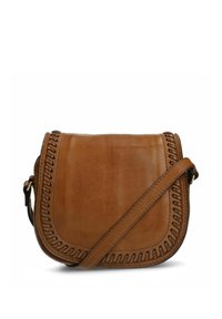 Bruine leren schoudertas met een gebogen vorm, gedetailleerde stiksels langs de randen en een platte klepsluiting. Inclusief verstelbare strap.
