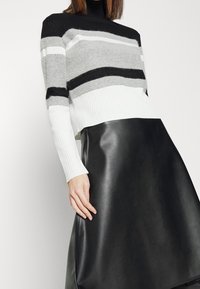Theory Jersey de punto - black