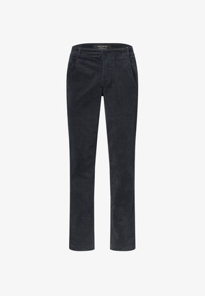 Zwarte heren casual broek met knoop- en ritssluiting, riemlussen en voorzakken, plat liggend op een witte achtergrond afgebeeld.