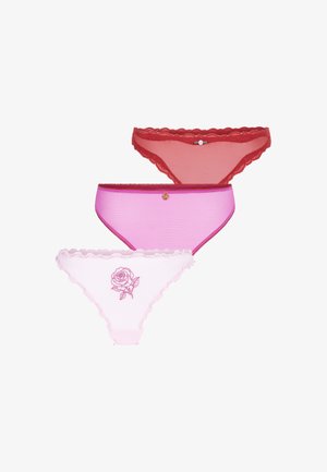 Set van drie damesonderbroeken: rood kant, roze mesh en wit met rozenborduursel. Hoog uitgesneden ontwerp met geschulpte randen en opvallende details.