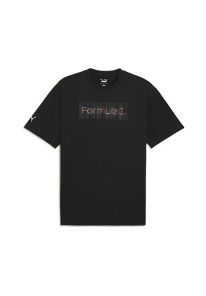 Musta puuvillapaita, jossa on keskelle sijoitettu "Formula 1" -grafiikka raidallisessa muotoilussa. Lyhyet hihat, joista vasemmassa hihassa on Puma-logo.