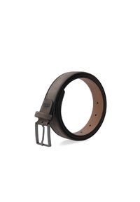 Leerensluiting in donkergrijs, met een gladde textuur en een matte afwerking. Metalen gesp in geborsteld zilver, met vijf verstelgaten.
