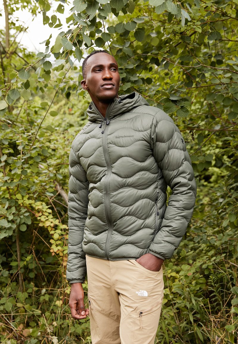 Peak Performance HELIUM HOOD JACKET - Dunjakker - pine needle