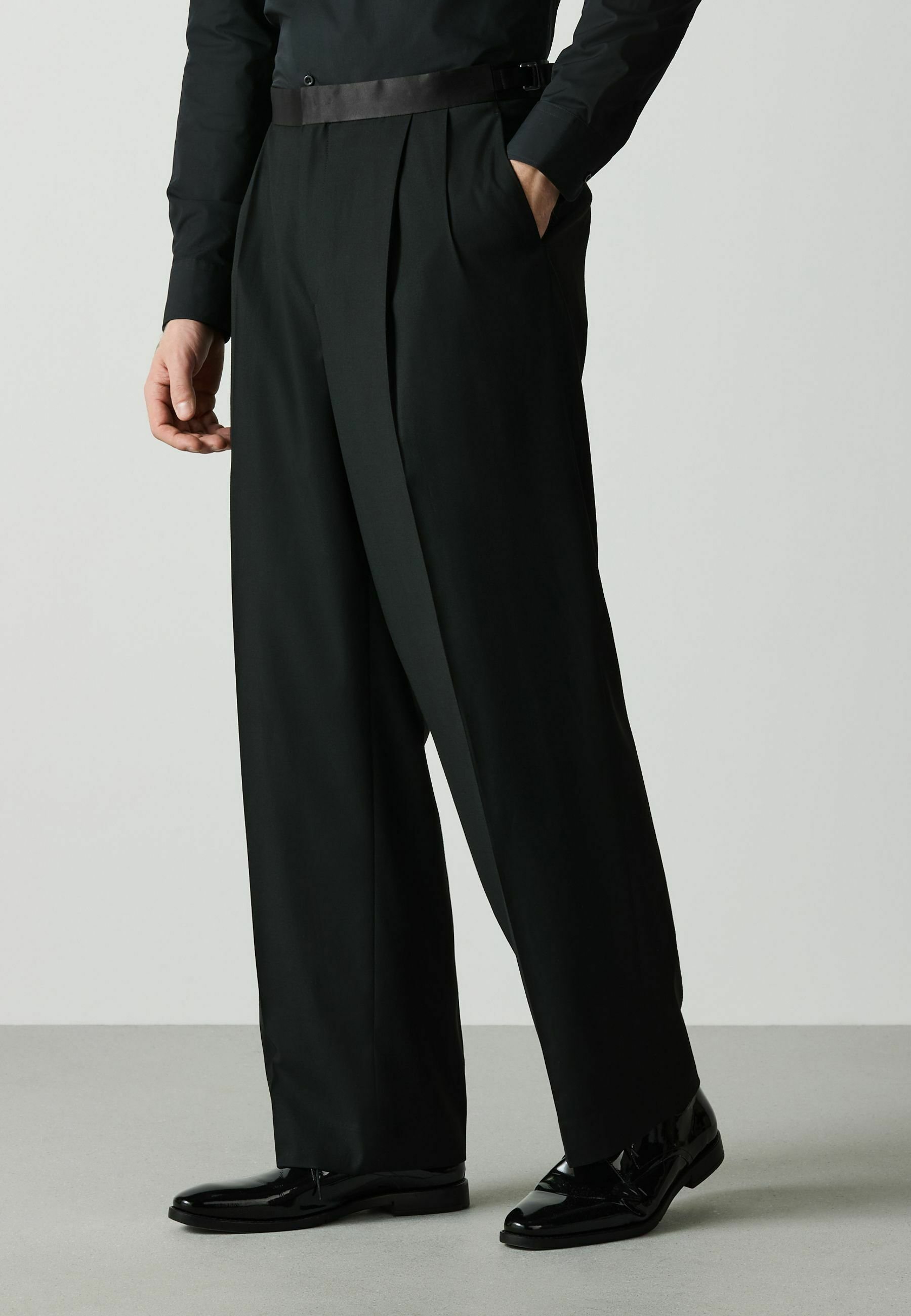 Urban Classics DOUBLE PLEATED PANTS - Trousers - black - Zalando