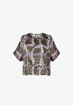 Kurzärmlige, bauchfreie Bluse in Dunkelgrün mit einem gemischten Muster aus Leopardenflecken und floralen Designs in lila, weiß und pinken Farbtönen.