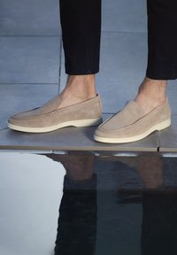 Finsbury Mocassins - beige