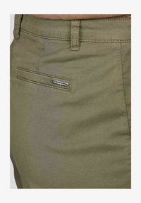 Non sélectionné, khaki
