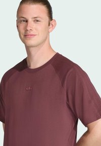 adidas Originals TEE - T-shirts basic - aurora ruby