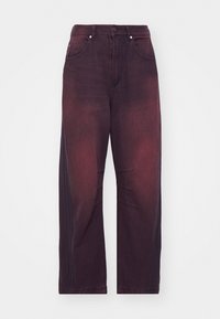 Vida jeans i djupröd färg, med ett urblekt mönster, fem fickor och knappgylf. Tillverkade av denim med en mjuk textur.