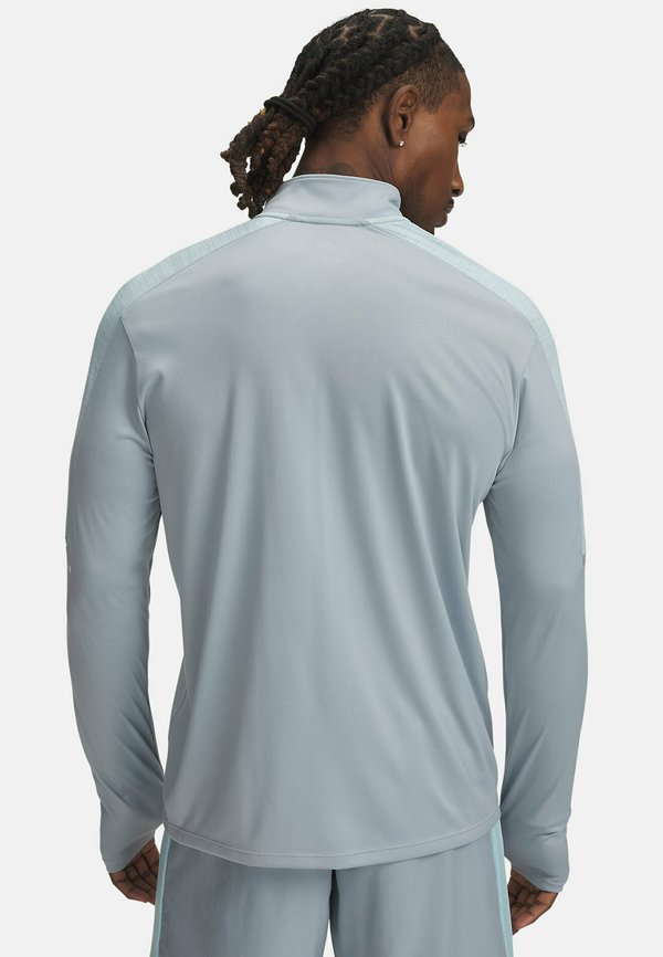 TECH - Long sleeved top3