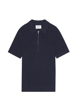 Polo shirt de marine à manches courtes, texture côtelée, col plat et fermeture éclair à l'avant. L'étiquette au col indique "NN. 07."