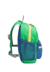 Sac à dos vert et bleu avec des fermetures éclair jaunes, des sangles réglables grises et une poche latérale en filet bleu, présenté de profil.