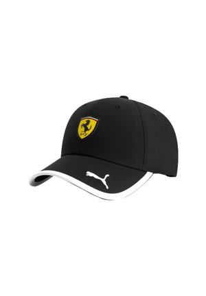 Czarna czapka baseballowa z logo Ferrari w kolorze żółtym z przodu. Posiada białą lamówkę wzdłuż ronda i logo Pumy z boku.