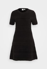Abito nero a maglia con maniche corte, texture a coste e motivi ondulati. Presenta un collo rotondo e una silhouette ad A svasata.