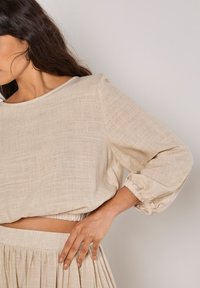 Apricot MIDI - Pliceret nederdel /Nederdele med folder - stone