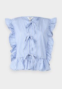 Blouse rayée bleue et blanche avec des manches volantes, des liens à l'avant et un ourlet froncé. Fabriquée en tissu léger avec une texture douce.