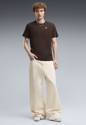 Puma, ESS ELEVATED - T-Shirt basic - chocolate fondue