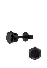 Zwarte stud oorbellen met ronde facet geslepen stenen en een gepolijste afwerking. Het metalen achterwerk en de klauwinstellingen benadrukken de vorm van de edelsteen.