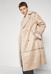 ONLY ONLYLVA BONDED COAT - Klasisks mētelis - humus