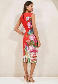 Lipsy SLEEVELESS RUCHED BODYCON - Kotelomekko - red floral