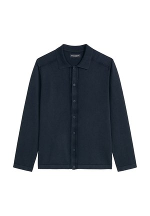 Marineblauw poloshirt met lange mouwen, knoopsluiting, een kraag, een gladde textuur en een zichtbaar merketiket aan de binnenkant van de kraag.