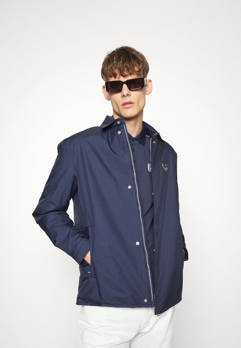 Herren Leichte Jacken | EA7 Emporio Armani JACKET Übergangsjacke dark blue/dunkelblau - ZG78562 Herren Leichte Jacken | EA7 Emporio Armani JACKET Übergangsjacke dark blue/dunkelblau - ZG78562