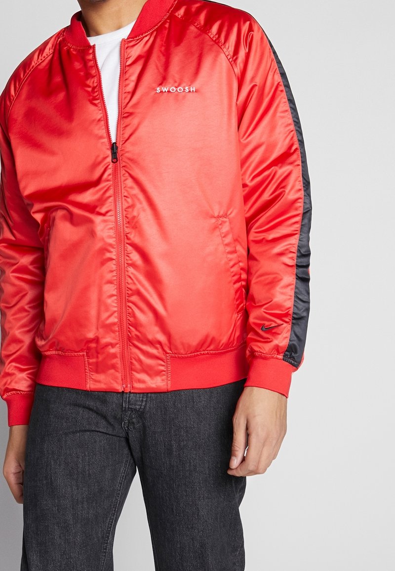 Nike Sportswear Bomberjacka - red