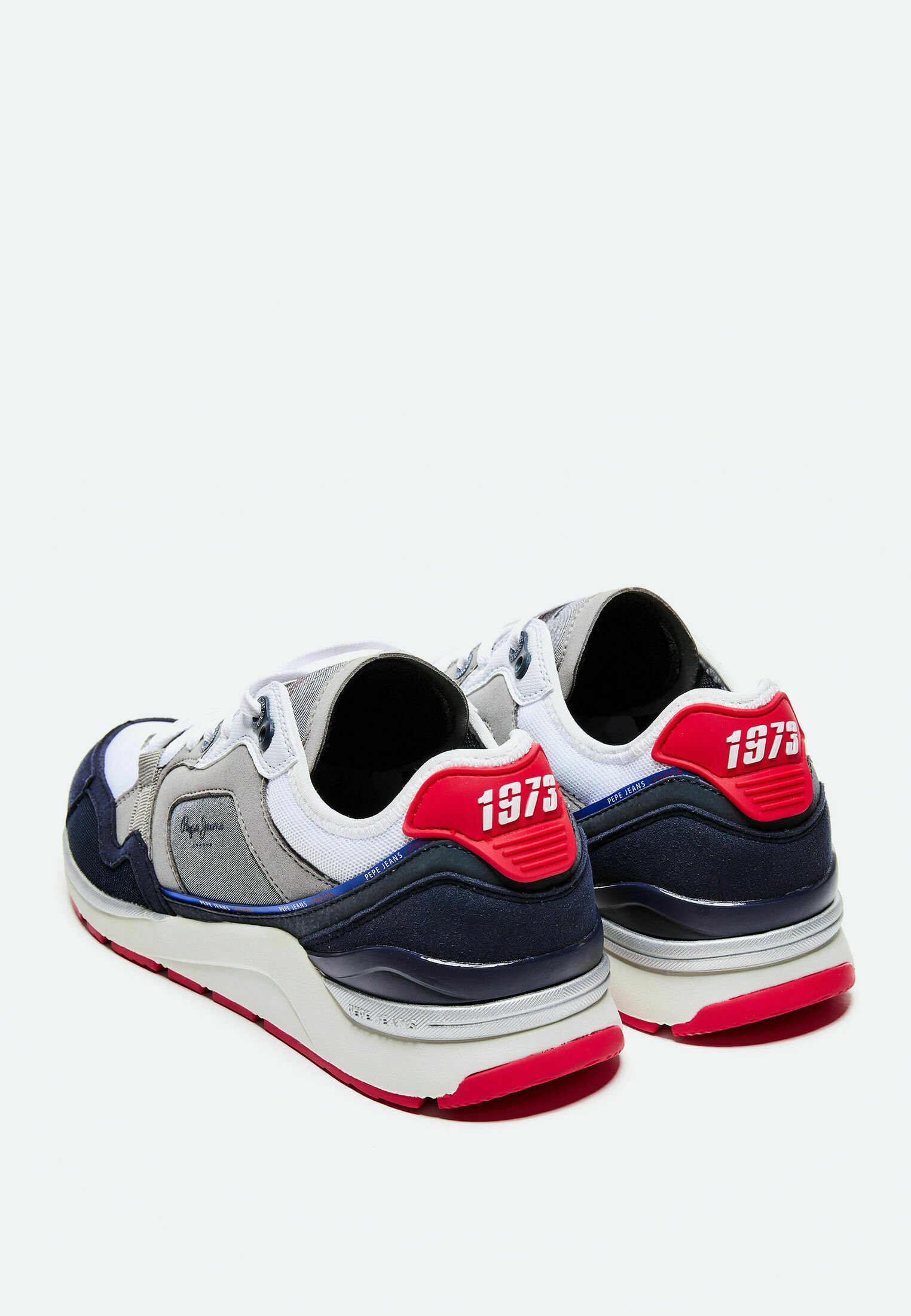 Sneakers - X20-32 - Queen Helena