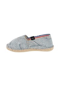 Chaussure décontractée à enfiler avec un motif en spirale bleu et blanc sur le tissu, semelle cousue, et étiquette noire "Art of Soule" sur le côté.