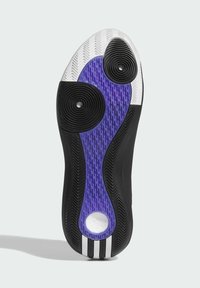 Czarna podeszwa buta sportowego z fioletowym teksturowanym obszarem, okrągłymi wzorami gripów i białymi akcentami wzdłuż palców i boków.