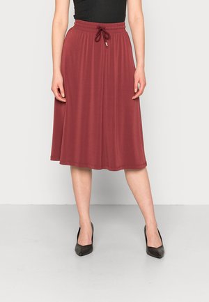 Jupe midi bordeaux avec une taille élastique et un détail de cordon de serrage. Texture de tissu lisse avec une forme évasée et une couleur unie.