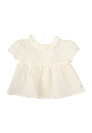 Blusa blanca de manga corta con cuello fruncido y pliegues, confeccionada en tela ligera. Presenta cintura fruncida y detalle de logotipo.