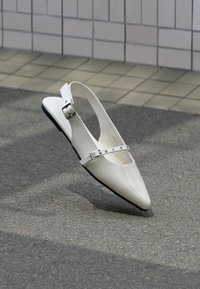 Δεν επιλέχθηκε, off white