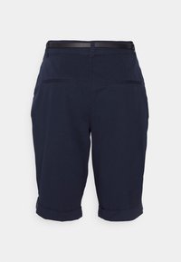 Námořnické modré šortky na míru s hladkou strukturou, s černým páskem, ohrnutými manžetami a dvěma zadními kapsami.