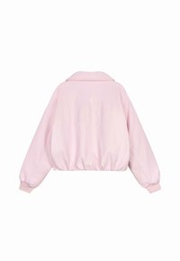 Giacca bomber in satin rosa con colletto, polsini a coste, orlo elastico e un design in rilievo sul retro. Presenta maniche larghe e voluminose.