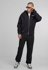PEQUS - BACK LOGO - Zip-up sweatshirt - black Thumbnail Image 1
