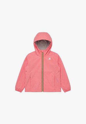 Giacca impermeabile rosa con cappuccio, cerniera frontale, polsini elasticizzati, tasche laterali e piccolo logo bianco sul petto.