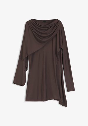 Tunika marrone scuro a maniche lunghe con scollo e orlo asimmetrici drappeggiati, realizzata in tessuto liscio e fluente.