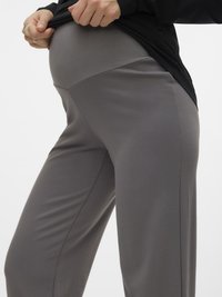 Graviditetsbukser i grått, elastisk stoff med en glatt tekstur, med høy midje og en tapered ben-design.