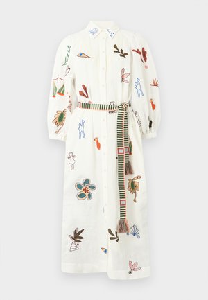 Vestido midi blanco de manga larga con botones al frente, bordado abstracto multicolor y cinturón de tela a rayas con borlas en la cintura.