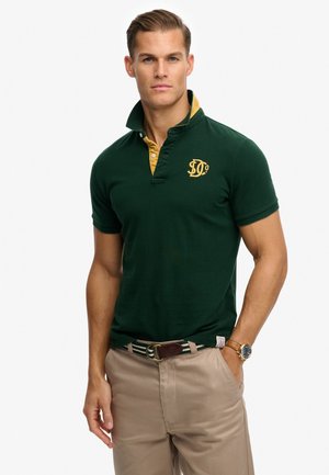 MONOGRAM - Poloshirts - enamel green winter gold