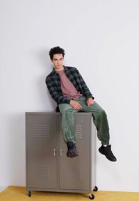 Jordan JORDAN STAY LOYAL 2 - Magas szárú sneakerek - black/anthracite