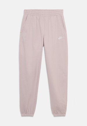 Pantalons de survêtement Nike rose clair avec une taille élastique, des poches latérales et des poignets élastiques. Logo Nike blanc sur le devant. Tissu doux.
