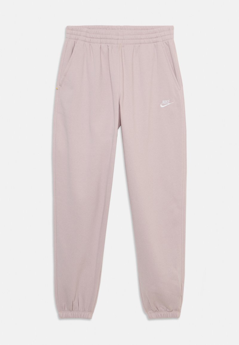 Gaiši rozā Nike sporta bikses ar elastīgu jostu, sānu kabatām un elastīgām piešuvēm. Baltā Nike logo priekšpusē. Mīksts audums.