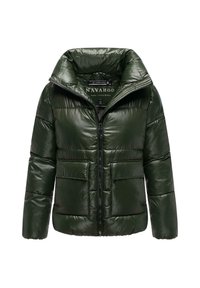 Groene pufferjack met een glanzende afwerking, capuchon en ritssluiting. Voorzien van twee voorzakken en gestikte secties voor isolatie.